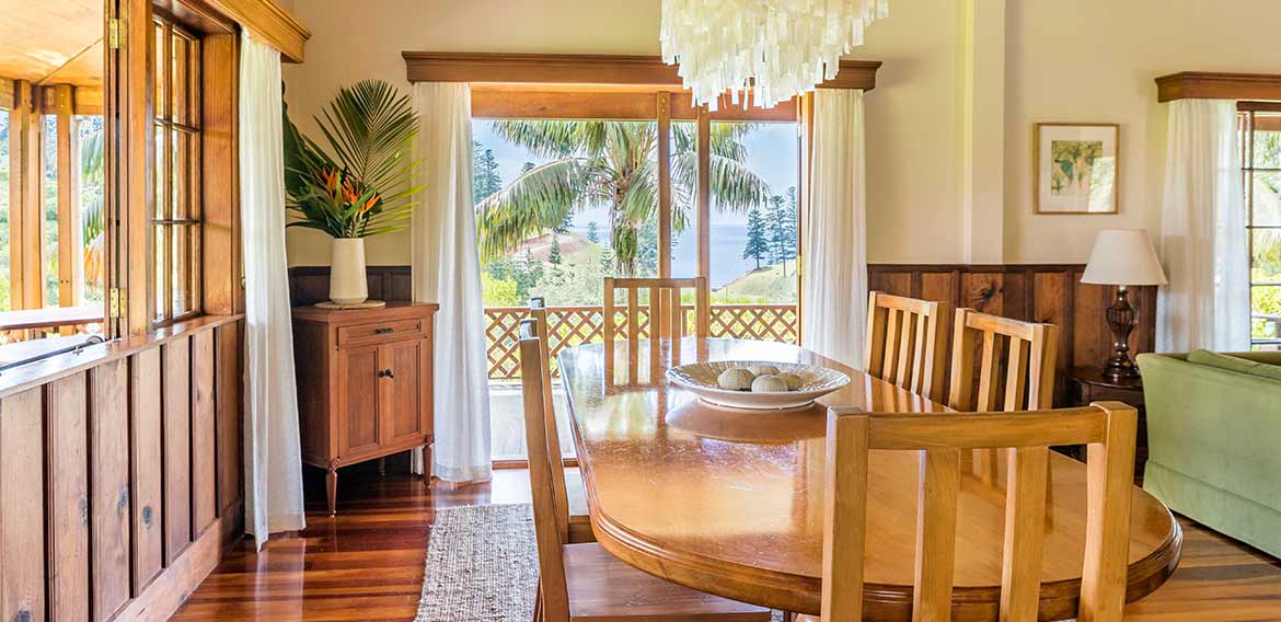 Homestead_Gallery_Dining_Room_With_A_View